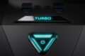 Power- und Turbo-Button sind ebenfalls beleuchtet.
