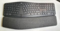 Die Logitech Ergo K860 verfügt über eine breite Handballenauflage.